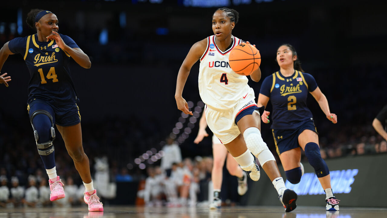 FORT WORTH, TEXAS - MARCH 29: Blanca Quinonez #4 of the UConn Huskies dribbles the ball up court against Kk Bransford #14 of the Notre Dame Fighting Irish in the first half during an Elite Eight round game of the 2026 NCAA Women's Basketball Tournament held at Dickies Arena on March 29, 2026 in Fort Worth, Texas.