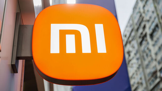 HONG KONG, CHINA - 2025/04/06: Logo of Xiaomi hang outside Xiaomi's store. On April 6, which marks Xiaomi's 15th anniversary, company executives, including founder Lei Jun and co-founder Lin Bin took to social media to celebrate the milestone. In that time, Chinese company Xiaomi hasn't just launched products it's redefined entire categories. It turned budget smartphones into serious contenders, made smart home gadgets mainstream, and even entered the electric vehicle race.
