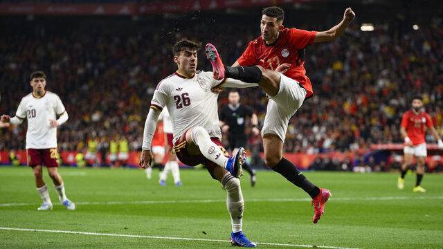 BARCELONA, SPAIN - MARCH 31: Ander Barrenetxea of Spain (L) plays against Ahmed Fatouh of Egypt (R) during the international friendly match between Spain and Egypt at RCDE Stadium on March 31, 2026 in Barcelona, Spain.