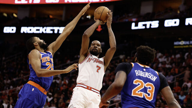 HOUSTON, TEXAS - MARCH 31: Kevin Durant #7 of the Houston Rockets shoot the ball as Mikal Bridges #25 of the New York Knicks defends during the fourth quarter at Toyota Center on March 31, 2026 in Houston, Texas.