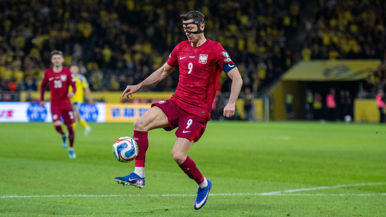 SOLNA, SWEDEN - MARCH 31: Robert Lewandowski of Poland controls ball during the FIFA World Cup 2026 European Qualifiers KO play-offs match between Sweden and Poland at Strawberry Arena on March 31, 2026 in Solna, Sweden.