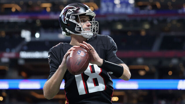 ATLANTA, GEORGIA - JANUARY 04: Kirk Cousins #18 of the Atlanta Falcons warms up prior to the game against the New Orleans Saints at Mercedes-Benz Stadium on January 04, 2026 in Atlanta, Georgia.