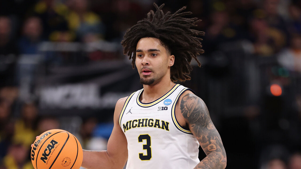 CHICAGO, ILLINOIS - MARCH 29: Elliot Cadeau #3 of the Michigan Wolverines dribbles against the Tennessee Volunteers in the Elite Eight of the 2026 NCAA Men's Basketball Tournament at the United Center on March 29, 2026 in Chicago, Illinois.