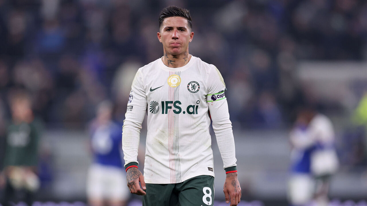 LIVERPOOL, ENGLAND - MARCH 21: Enzo Fernandez of Chelsea reacts after the team's defeat in the Premier League match between Everton and Chelsea at Hill Dickinson Stadium on March 21, 2026 in Liverpool, England.