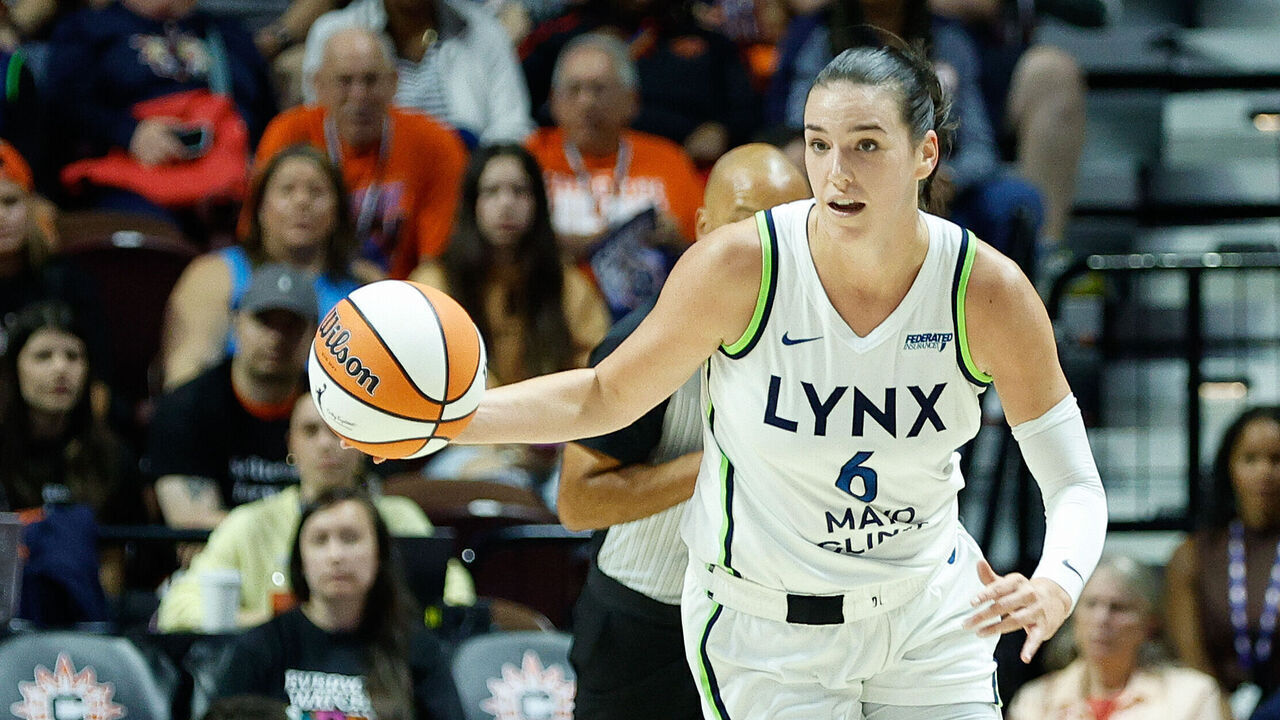 UNCASVILLE, CT - AUGUST 30: Minnesota Lynx forward Bridget Carleton (6) handles the ball during the WNBA game between Minnesota Lynx and Connecticut Sun on August 30, 2025, at Mohegan Sun Arena in Uncasville, CT.