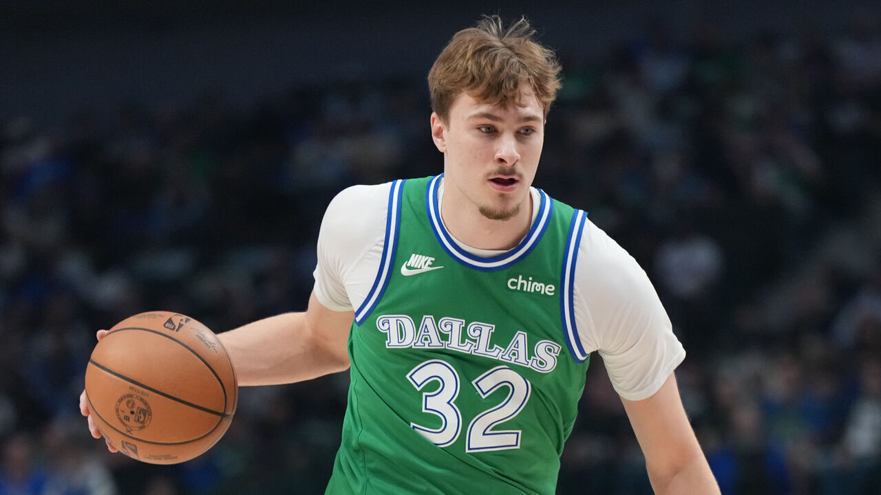 DALLAS, TX - APRIL 3: Cooper Flagg #32 of the Dallas Mavericks handles the ball during the game against the Orlando Magic on April 3, 2026 at American Airlines Center in Dallas, Texas. Mandatory Copyright Notice: Copyright 2026 NBAE