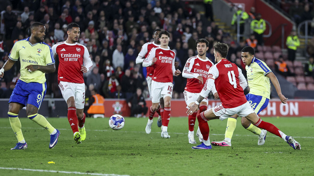 SOUTHAMPTON, ENGLAND - APRIL 04: Shea Charles of Southampton scores a goal to make it 2-1 during the Emirates FA Cup Quarter Final match between Southampton and Arsenal on April 04, 2026 in Southampton, England.