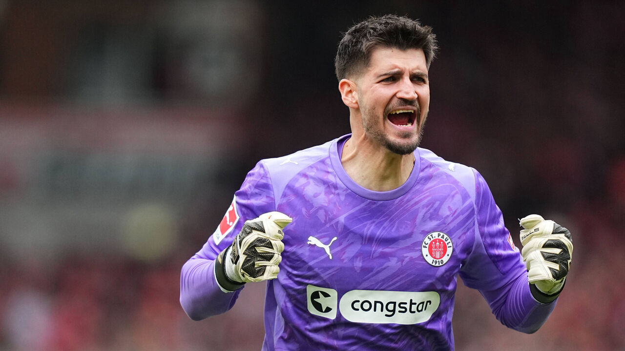 Nikola Vasilj (FC St. Pauli) celebrate during matchday 28 1.Bundesliga: Union Berlin and St. Pauli at Stadion An der Alten Försterei, Berlin, Germany on April 05 2026.