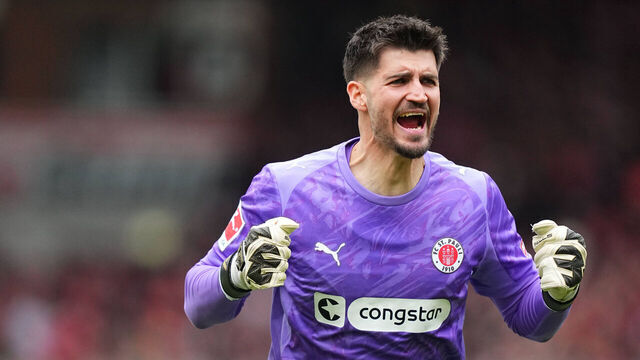 Nikola Vasilj (FC St. Pauli) celebrate during matchday 28 1.Bundesliga: Union Berlin and St. Pauli at Stadion An der Alten Försterei, Berlin, Germany on April 05 2026.