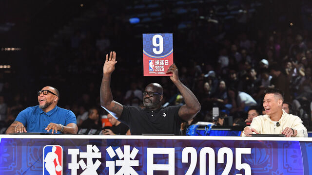 MACAU, CHINA - OCTOBER 11: Shaquille O'Neal judges a dunk contest during Fan Day as part of 2025 NBA Global Games China at Venetian Arena on October 11, 2025 in Macau, China. NOTE TO USER: User expressly acknowledges and agrees that, by downloading and/or using this Photograph, user is consenting to the terms and conditions of the Getty Images License Agreement. Mandatory Copyright Notice: Copyright 2025 NBAE