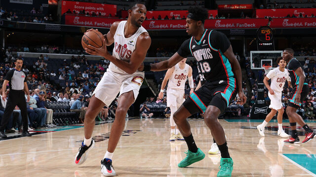 MEMPHIS, TN - APRIL 6: Evan Mobley #4 of the Cleveland Cavaliers drives to the basket during the game against the Memphis Grizzlies on April 6, 2026 at FedExForum in Memphis, Tennessee. Mandatory Copyright Notice: Copyright 2026 NBAE