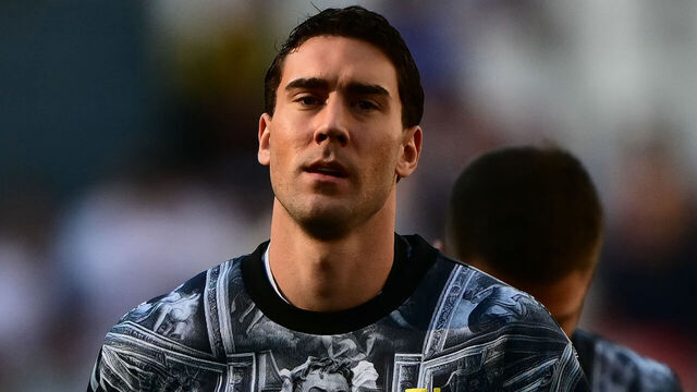 Juventus' Serbian forward #09 Dusan Vlahovic warms up before the Italian Serie A football match between Juventus and Genoa at the Allianz stadium in Turin, on April 6, 2026.