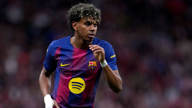 MADRID, SPAIN - APRIL 04: Lamine Yamal of FC Barcelona looks on during the LaLiga EA Sports match between Atletico de Madrid and FC Barcelona at Riyadh Air Metropolitano on April 04, 2026 in Madrid, Spain.