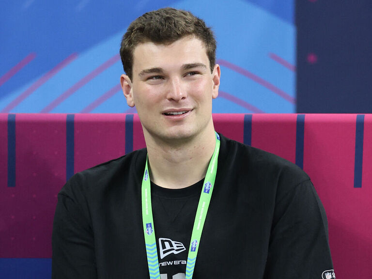 Report: Projected No. 1 pick Mendoza won't attend NFL draft - theScore