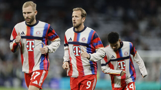 Bayern Munich's English forward #09 Harry Kane warms up with teammates before the UEFA Champions League quarter final first leg football match between Real Madrid CF and FC Bayern Munich at Santiago Bernabeu Stadium in Madrid on April 7, 2026.