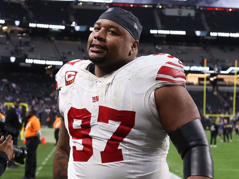 Harbaugh: Giants want to keep Lawrence despite trade request