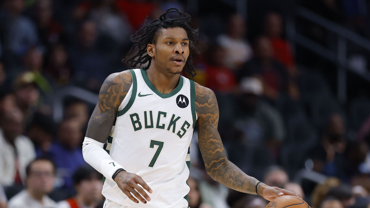 ATLANTA, GEORGIA - MARCH 14: Kevin Porter Jr. #7 of the Milwaukee Bucks drives to the basket during the first quarter against the Atlanta Hawks at State Farm Arena on March 14, 2026 in Atlanta, Georgia.