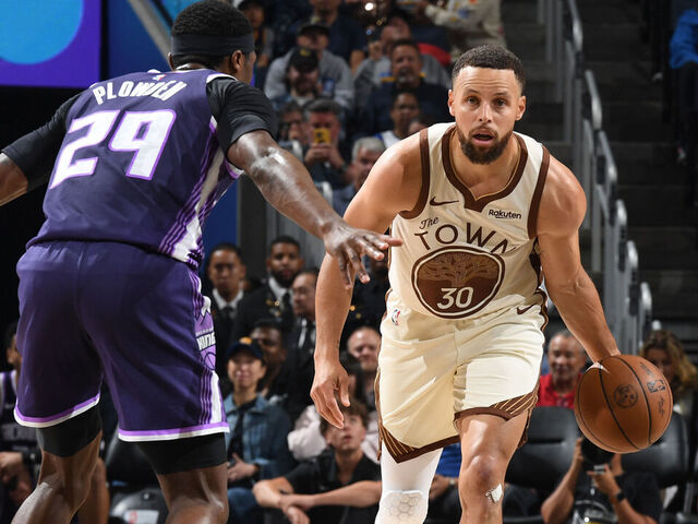 SAN FRANCISCO, CA - APRIL 7: Stephen Curry #30 of the Golden State Warriors dribbles the ball during the game against the Sacramento Kings on April 7, 2026 at Chase Center in San Francisco, California. NOTE TO USER: User expressly acknowledges and agrees that, by downloading and or using this photograph, user is consenting to the terms and conditions of Getty Images License Agreement. Mandatory Copyright Notice: Copyright 2026 NBAE