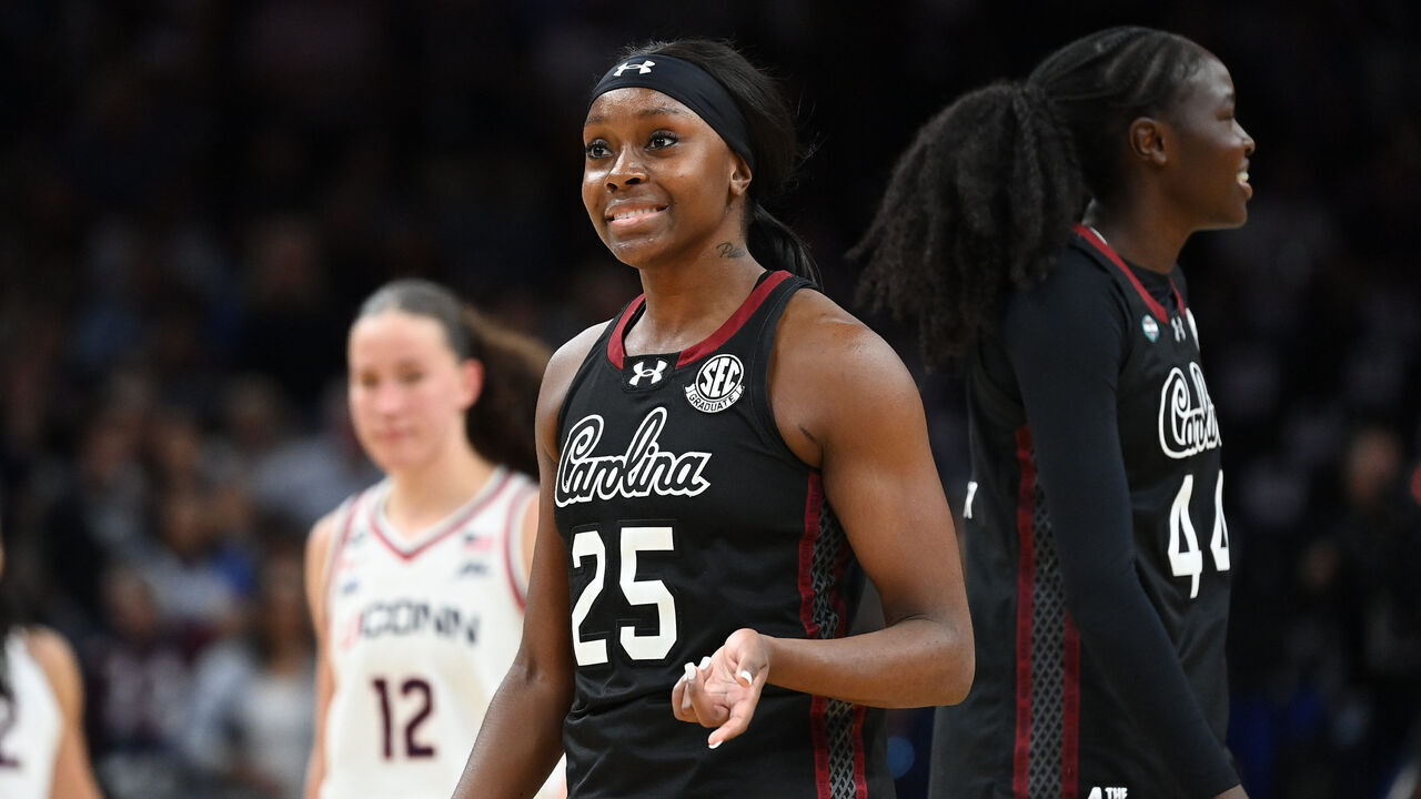 College Basketball: NCAA Final Four: South Carolina Raven Johnson (25) and Agot Makeer (44) smile on the court vs UConn at Mortgage Matchup Center. Phoenix, AZ 4/3/2026 CREDIT: Jordan Murph