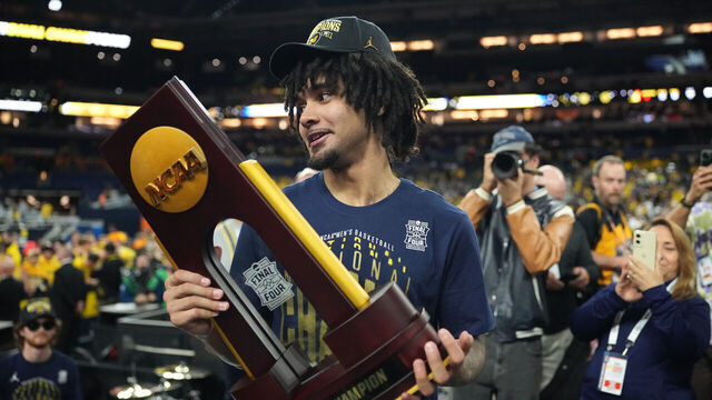 College Basketball: NCAA Finals: Michigan Elliot Cadeau (3) celebrates victory with the trophy following game vs UConn at Lucas Oil Stadium. Indianapolis, IN 4/6/2026 CREDIT: Erick W. Rasco