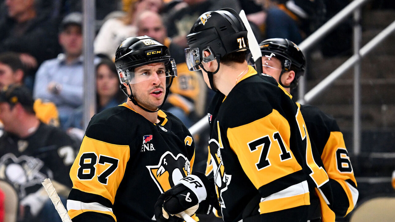 PITTSBURGH, PA - MARCH 31: Sidney Crosby #87 and Evgeni Malkin #71 of the Pittsburgh Penguins talk against the Detroit Red Wings at PPG PAINTS Arena on March 31, 2026 in Pittsburgh, Pennsylvania.