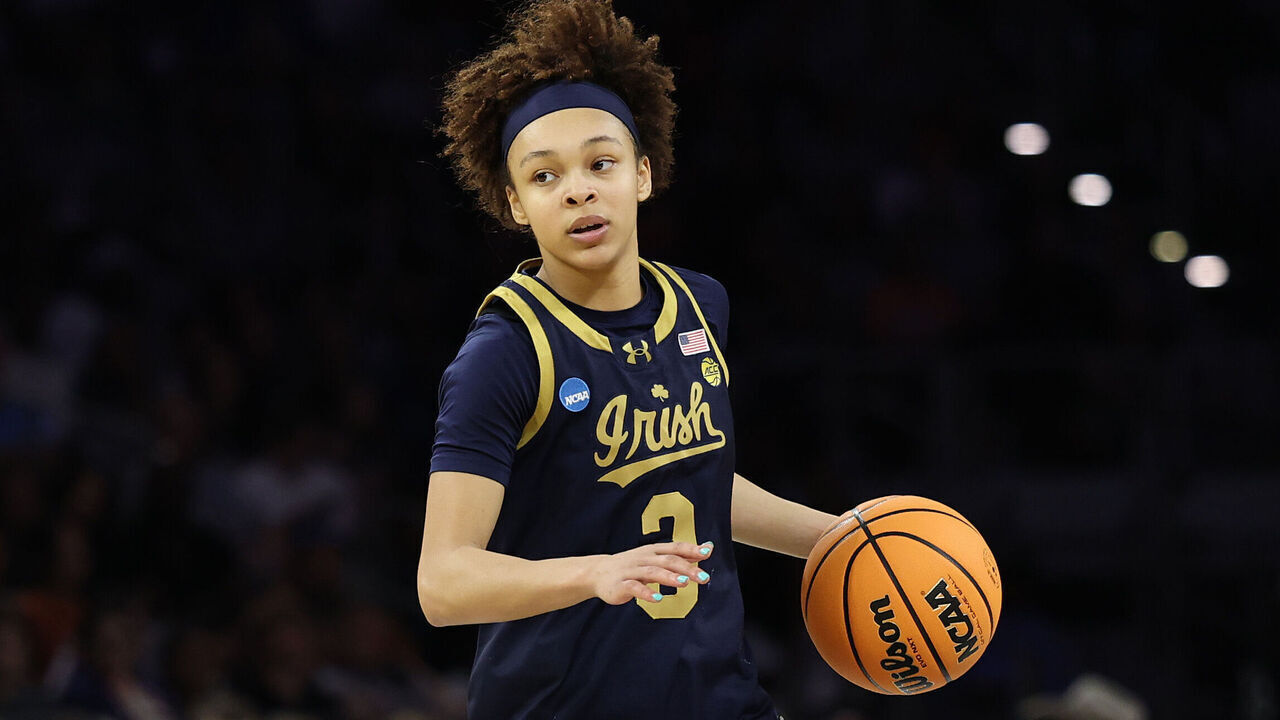 FORT WORTH, TEXAS - MARCH 29: Hannah Hidalgo #3 of the Notre Dame Fighting Irish brings the ball up the court against the UConn Huskies during the third quarter in the Elite Eight of the 2026 NCAA Women's Basketball Tournament at Dickies Arena on March 29, 2026 in Fort Worth, Texas.