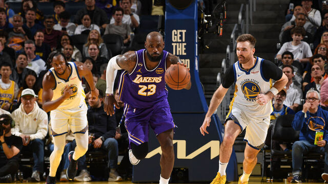 SAN FRANCISCO, CA - APRIL 9: LeBron James #23 of the Los Angeles Lakers drives to the basket during the game against the Golden State Warriors on April 9, 2026 at Chase Center in San Francisco, California. NOTE TO USER: User expressly acknowledges and agrees that, by downloading and or using this photograph, user is consenting to the terms and conditions of Getty Images License Agreement. Mandatory Copyright Notice: Copyright 2026 NBAE