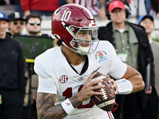 PASADENA, CA - JANUARY 01: QB Austin Mack #10 of the Alabama Crimson Tide scrambles during the Alabama Crimson Tide versus the Indiana Hoosiers College Football Playoff Quarterfinal at the Rose Bowl Presented by Prudential on January 1, 2026, at the Rose Bowl Stadium in Pasadena, CA.