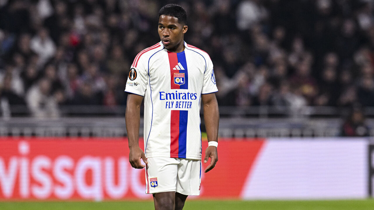 DECINES-CHARPIEU, FRANCE - MARCH 19: Endrick Sousa of Olympique Lyonnais gets ready to deliver a free kick during the UEFA Europa League 2025/26 Round of 16 Second Leg match between Olympique Lyonnais and Real Club Celta at Parc Olympique Lyonnais on March 19, 2026 in Decines-Charpieu, France.