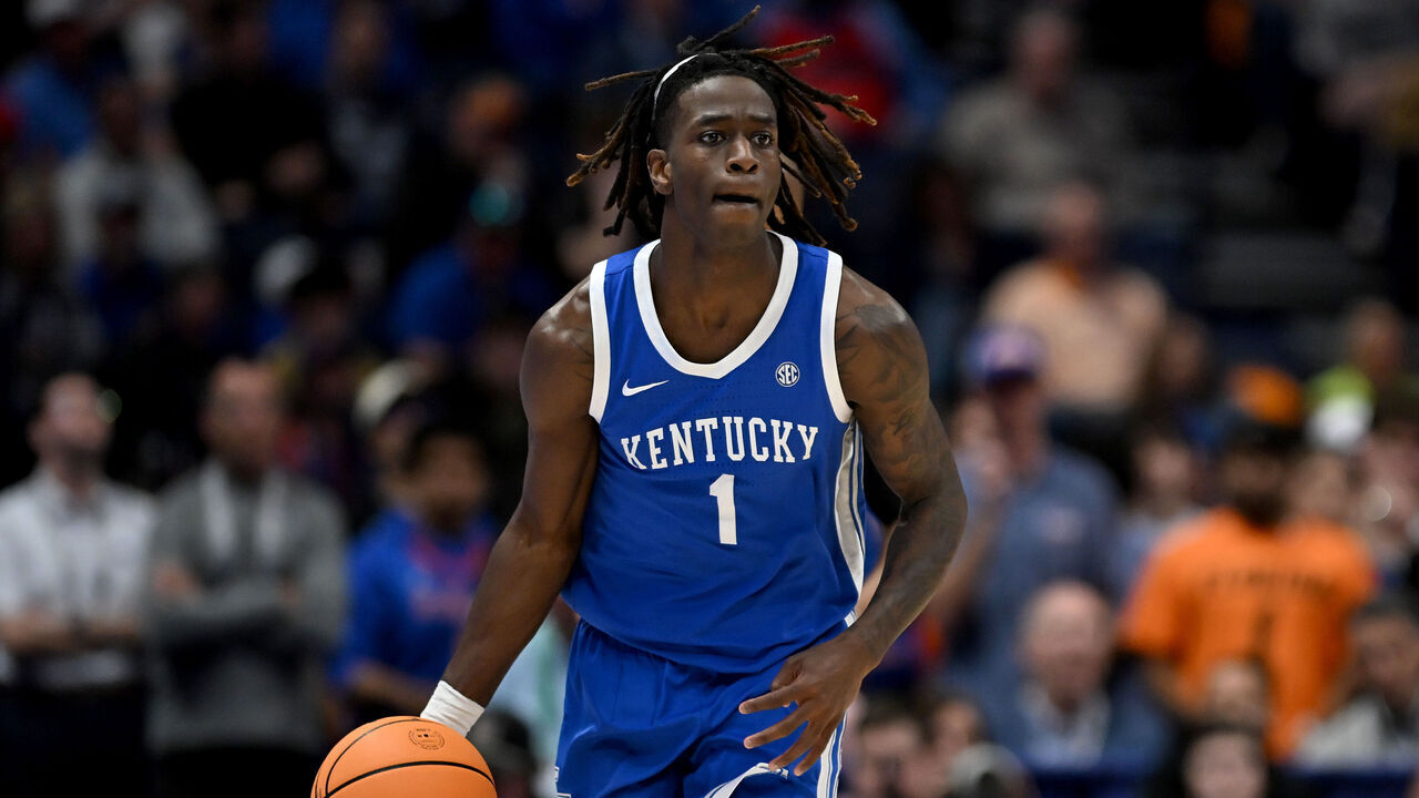 NASHVILLE, TENNESSEE - MARCH 13: Denzel Aberdeen #1 of the Kentucky Wildcats dribbles against the Florida Gators during the second half in the quarterfinal game of the 2026 SEC Men's Basketball Tournament at Bridgestone Arena on March 13, 2026 in Nashville, Tennessee.