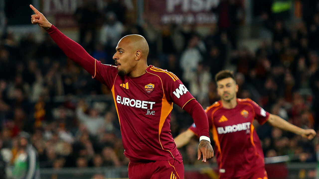 ROME, ITALY - APRIL 10: Donyell Malen of AS Roma celebrates after scoring the team's third goal during the Serie A match between AS Roma and Pisa SC at Stadio Olimpico on April 10, 2026 in Rome, Italy.