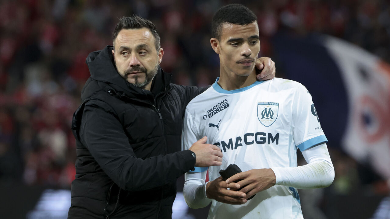 LILLE, FRANCE - MAY 4: Coach of Olympique de Marseille Roberto De Zerbi, Mason Greenwood of Marseille following the Ligue 1 football match between Lille OSC (LOSC) and Olympique de Marseille (OM) at Stade Pierre Mauroy, Decathlon Arena on May 4, 2025 in Villeneuve d'Ascq near Lille, France.