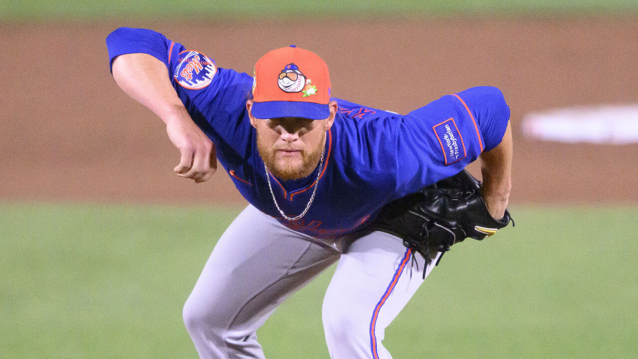 JUPITER, FL - MARCH 06: New York Mets pitcher Craig Kimbrel (46) prepares to throw the ball from the mound during a MLB spring training game against the Miami Marlins at Roger Dean Chevrolet Stadium on March 6, 2026 in Jupiter, Florida.