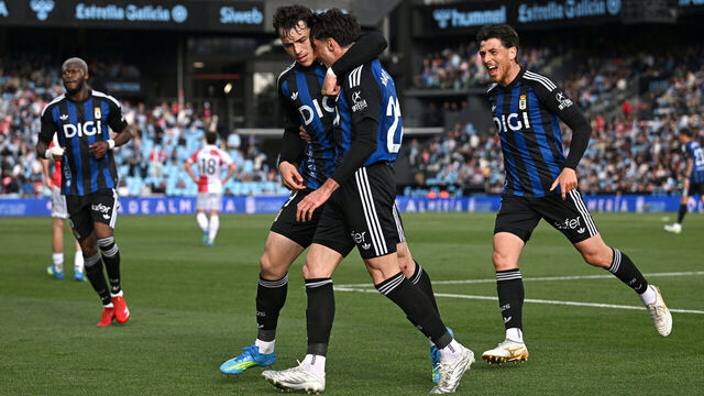 VIGO, SPAIN - APRIL 12: Federico Vinas of Real Oviedo celebrates scoring his team's second goal with team mates during the LaLiga EA Sports match between RC Celta de Vigo and Real Oviedo at Estadio Abanca-Balaidos on April 12, 2026 in Vigo, Spain.