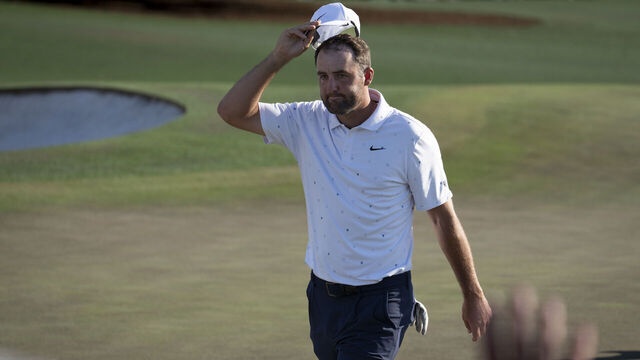 Masters champion Scottie Scheffler of the United States tips his hat to the patrons on the No. 18 green during the final round of the Masters at Augusta National Golf Club, Sunday, April 12, 2026.