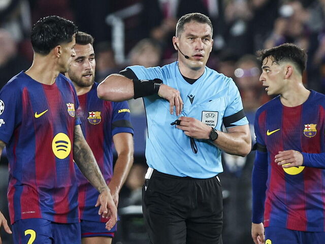 Barcelona, Spain - April 8: The referee Istvan Kovacs with FC Barcelona players during the UEFA Champions League 2025/26 Quarter-Final First Leg match between FC Barcelona and Club Atlético de Madrid at Estadi Olimpic Lluis Companys on April 8, 2026 in Barcelona, Spain.
