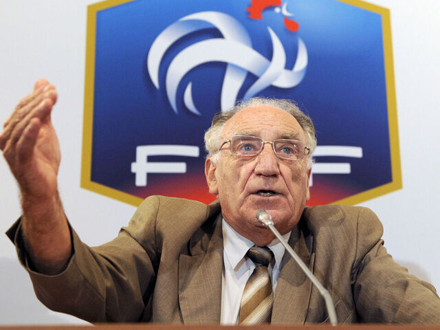 French Football Federation (FFF) president Jean-Pierre Escalettes gestures during a press conference at the FFF headquarters on July 2, 2010 in Paris after a meeting following France's World Cup finals campaign. Amateur French football league chief Fernand Duchaussoy announced that the acting substitute of Escalettes, who announced his resignation on June 28, will be appointed on July 23, 2010. AFP PHOTO / BERTRAND GUAY