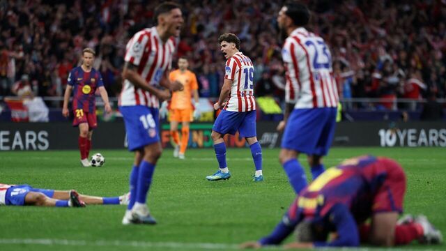 Atletico Madrid's Argentine forward #19 Julian Alvarez (C) and teammates celebrate at the end of the UEFA Champions League quarter final second leg football match between Club Atletico de Madrid and FC Barcelona at Metropolitano Stadium in Madrid on April 14, 2026. Atletico Madrid reaches the Champions League semi-finals.