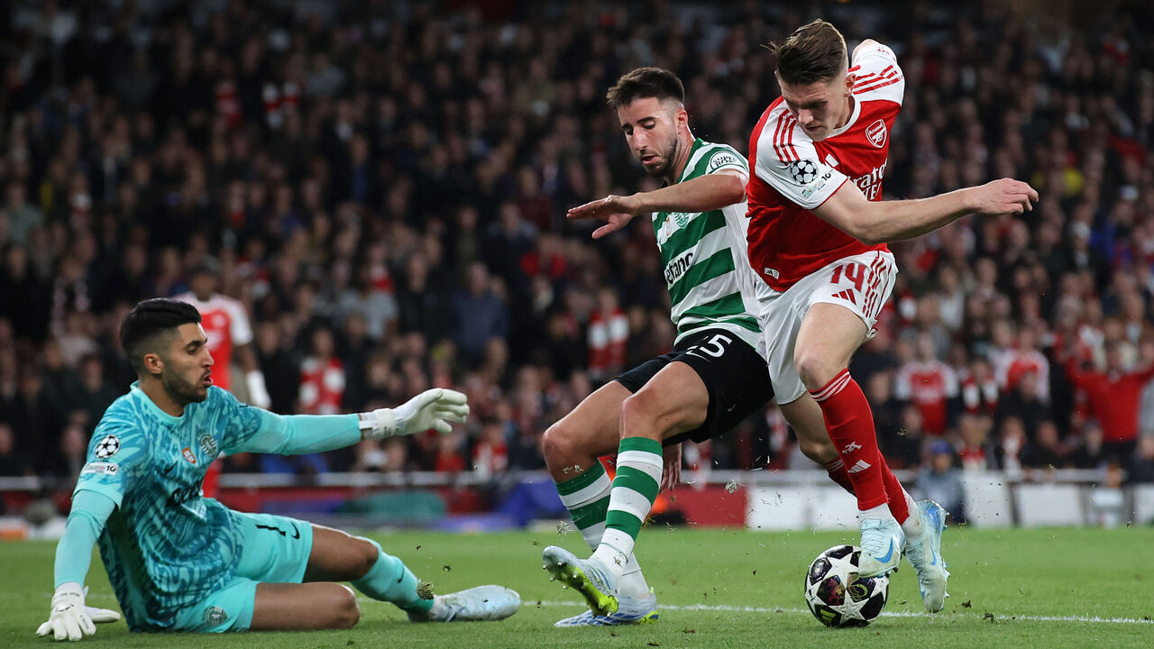 LONDON, ENGLAND - APRIL 15: Viktor Gyokeres of Arsenal is challenged by Goncalo Inacio and Rui Silva of Sporting CP during the UEFA Champions League 2025/26 Quarter-Final Second Leg match between Arsenal FC and Sporting Clube de Portugal at Arsenal Stadium on April 15, 2026 in London, England.