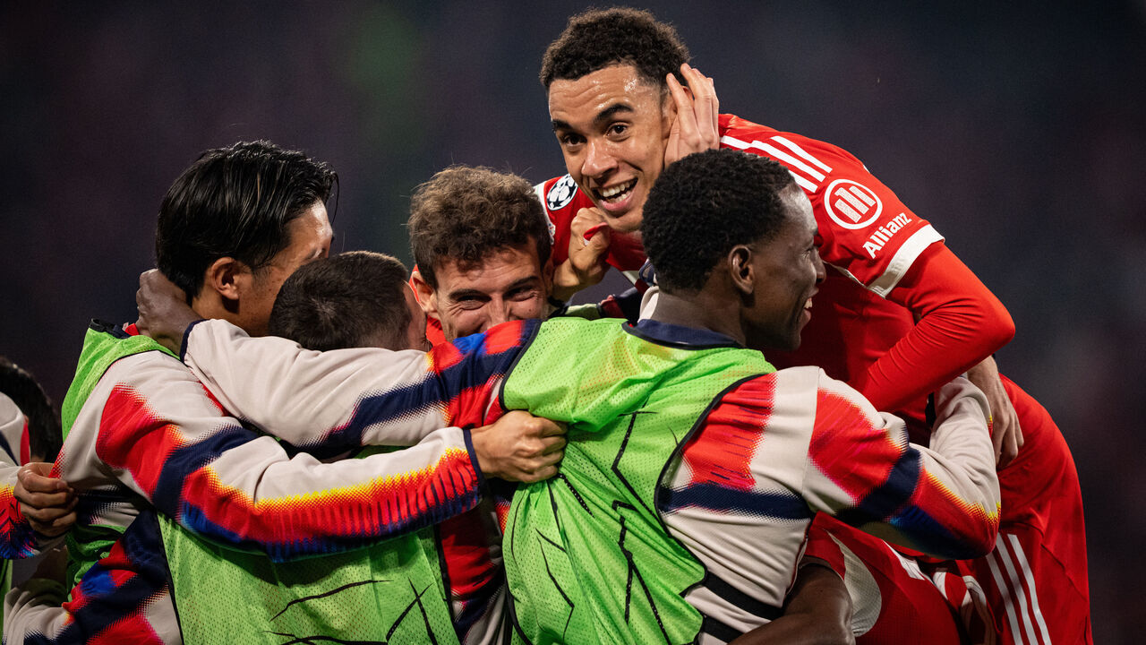 MUNICH, GERMANY - APRIL 15: Players of FC Bayern Muenchen celebrate after Luis Diaz scores his team's third goal during the UEFA Champions League 2025/26 Quarter-Final Second Leg match between FC Bayern München and Real Madrid CF at Football Arena Munich on April 15, 2026 in Munich, Germany.