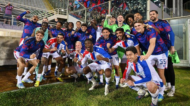 FLORENCE, ITALY - APRIL 16: Players of Crystal Palace pose for a photo as they celebrate the teams progression to the semi-finals following the UEFA Conference League 2025/26 Quarter-Final Leg Two match between ACF Fiorentina and Crystal Palace FC at Stadio Artemio Franchi on April 16, 2026 in Florence, Italy.