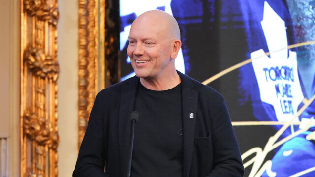STOCKHOLM, SWEDEN - NOVEMBER 15: Mats Sundin speaks at his NHL Alumni Association Börje Salming Award ceremony on November 15, 2025 in Stockholm, Sweden.
