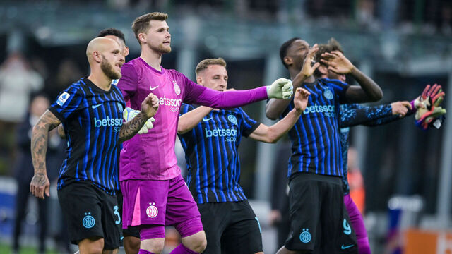Players of FC Internazionale celebrate their victory after the Serie A match between Inter Milan and Cagliari at the San Siro Stadium in Milan, Italy, on April 17, 2026.