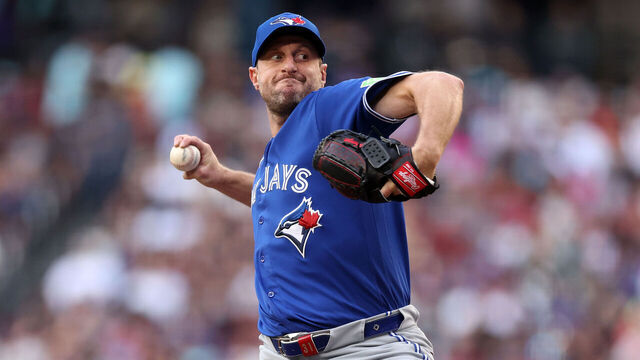 PHOENIX, ARIZONA - APRIL 18: Starter Max Scherzer #31 of the Toronto Blue Jays pitches against the Arizona Diamondbacks during the first inning at Chase Field on April 18, 2026 in Phoenix, Arizona.