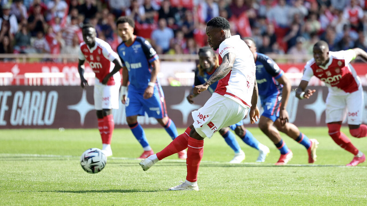 Monaco's US forward #09 Folarin Balogun (C) shoots a penalty shot to score his team's second goal during the French L1 football match between AS Monaco and AJ Auxerre at the Stade Louis II in the Principality of Monaco on April 19, 2026.