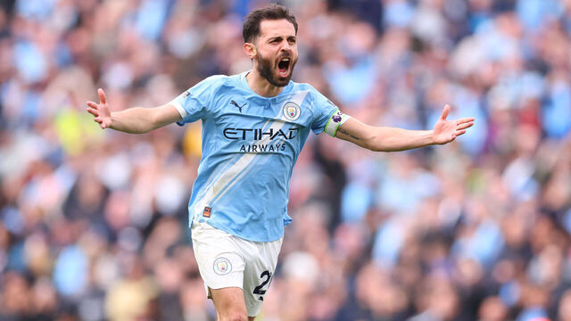MANCHESTER, ENGLAND - APRIL 19: Bernardo Silva of Manchester City celebrates after the Premier League match between Manchester City and Arsenal at Etihad Stadium on April 19, 2026 in Manchester, England.