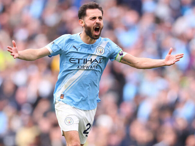 MANCHESTER, ENGLAND - APRIL 19: Bernardo Silva of Manchester City celebrates after the Premier League match between Manchester City and Arsenal at Etihad Stadium on April 19, 2026 in Manchester, England.