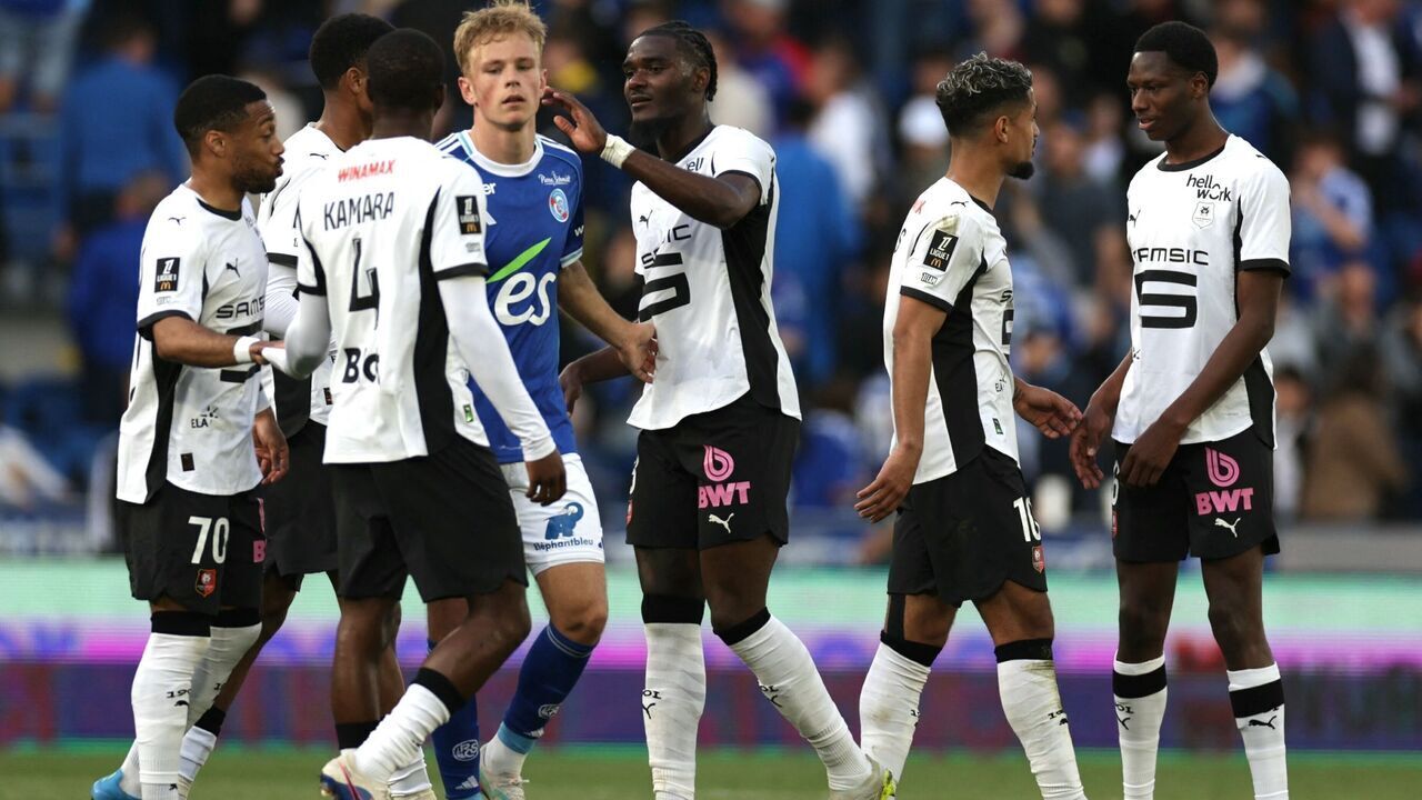 Rennes' players celebrate after winning the French L1 football match between RC Strasbourg Alsace and Stade Rennais FC at the Stade de la Meinau in Strasbourg, eastern France, on April 19, 2026.