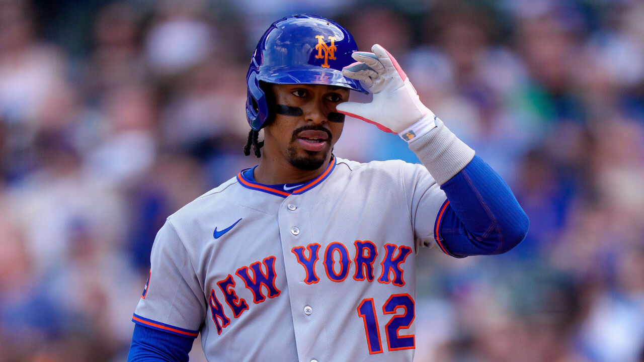 CHICAGO, ILLINOIS - APRIL 17: Francisco Lindor #12 of the New York Mets bats in a game against the Chicago Cubs at Wrigley Field on April 17, 2026 in Chicago, Illinois.