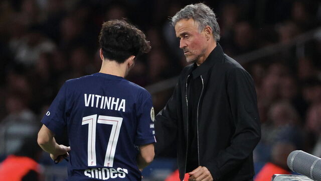 PARIS, FRANCE - APRIL 19: Vitinha #17 of Paris Saint-Germain reacts after his injury with head coach, Luis Enrique during the Ligue 1 McDonald's match between Paris Saint-Germain and Olympique Lyonnais at Parc des Princes on April 19, 2026 in Paris, France.